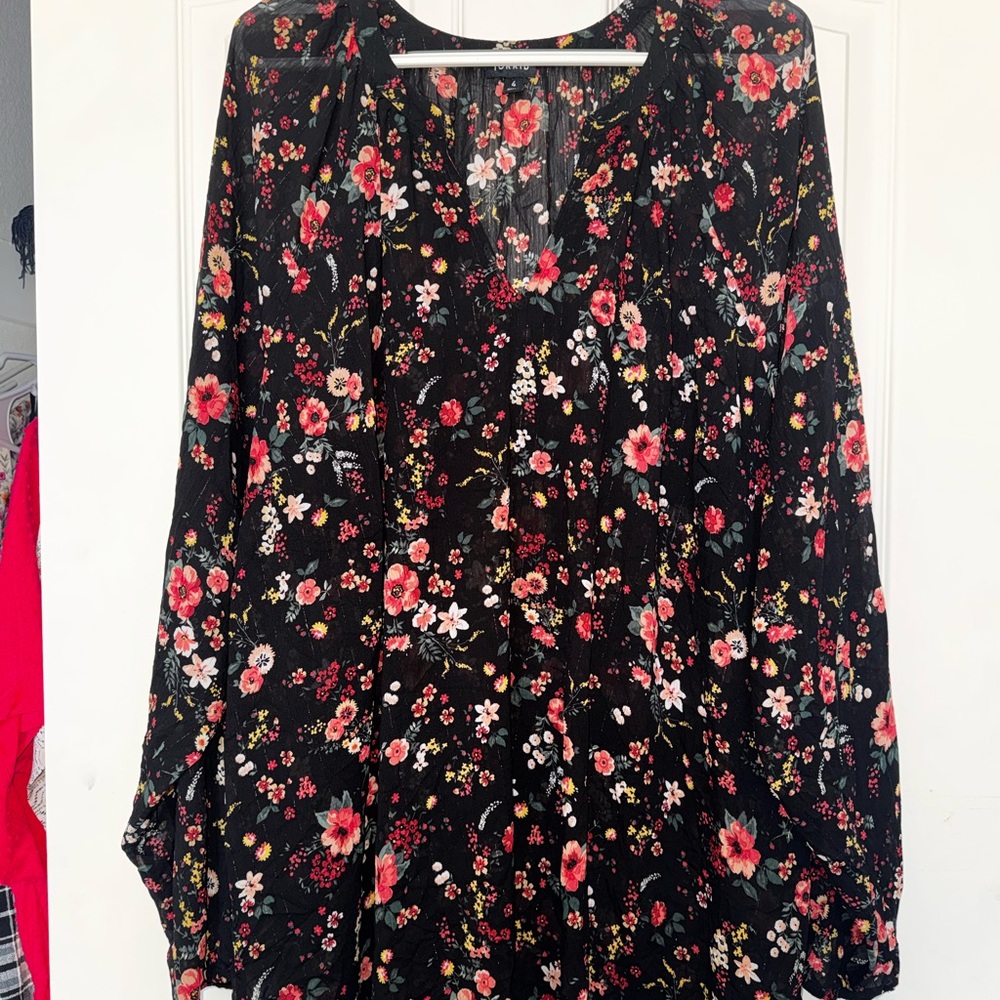 torrid Black Floral V-Neck Long Sleeve Tunic with Red and Pink Flowers
